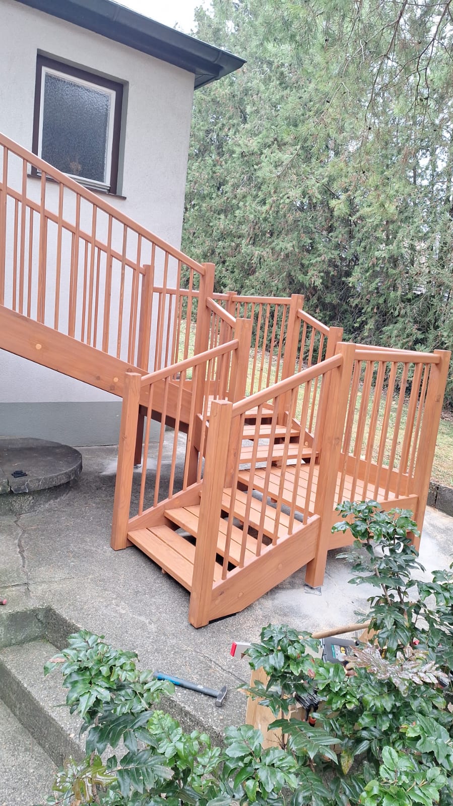 Holzstiege im Aussenbereich