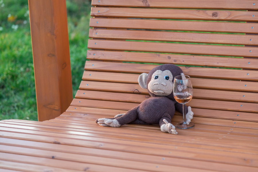 Gartenschaukel in Lärche massiv Affe mit Weinglas