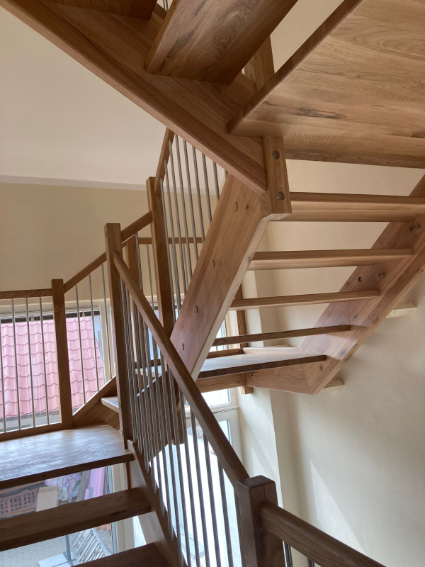 freitragende Stiege Eiche massiv