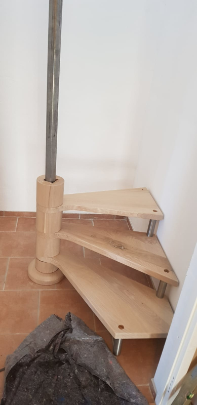 Wendeltreppe mit quadratischem Grundriss