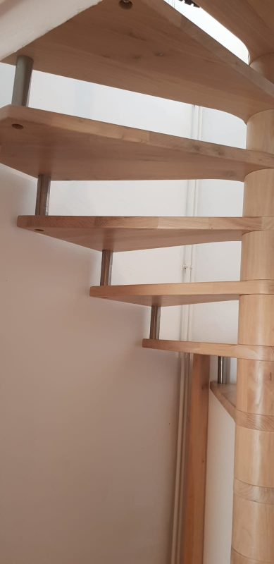 Wendeltreppe mit quadratischem Grundriss
